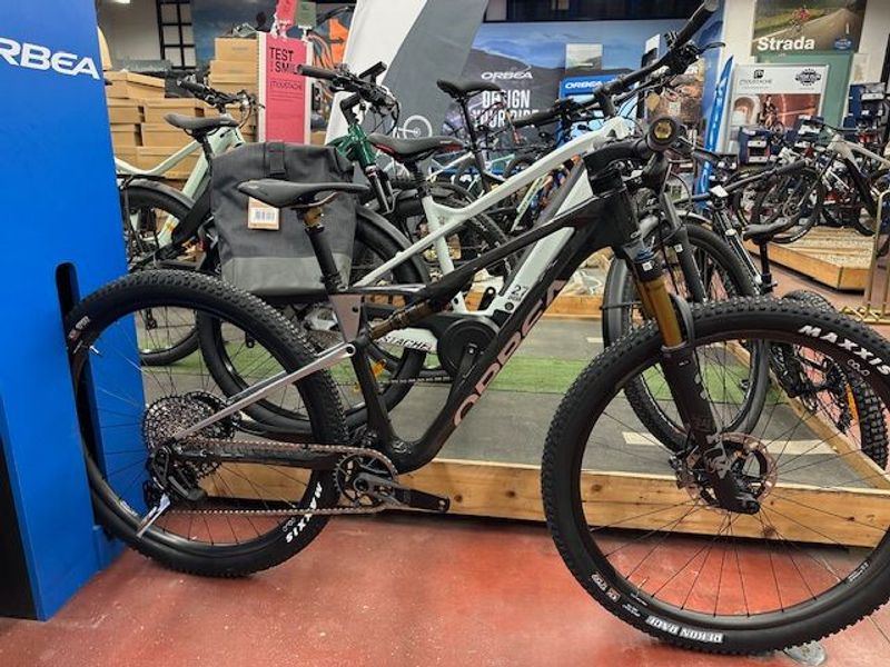 Brugt Orbea OIZ M-TEAM AXS 2025 Mountainbike — billede 14 af 16