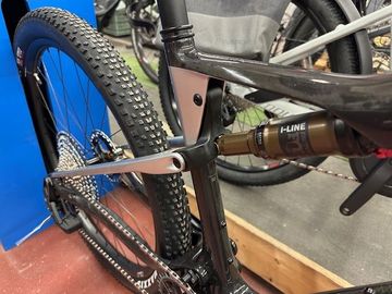 Brugt Orbea OIZ M-TEAM AXS 2025 Mountainbike — billede 10 af 16
