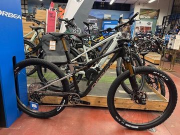 Brugt Orbea OIZ M-TEAM AXS 2025 Mountainbike — billede 15 af 16