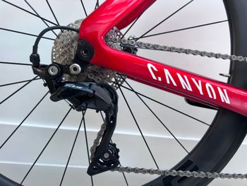 Used Canyon Aeroad CFR Disc Di2 2023 2023 Road & Gravel, Rot — image 6 of 8