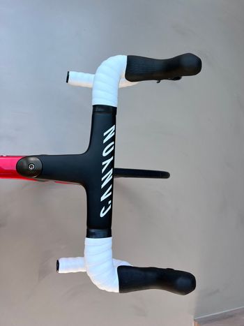 Used Canyon Aeroad CFR Disc Di2 2023 2023 Road & Gravel, Rot — image 7 of 8