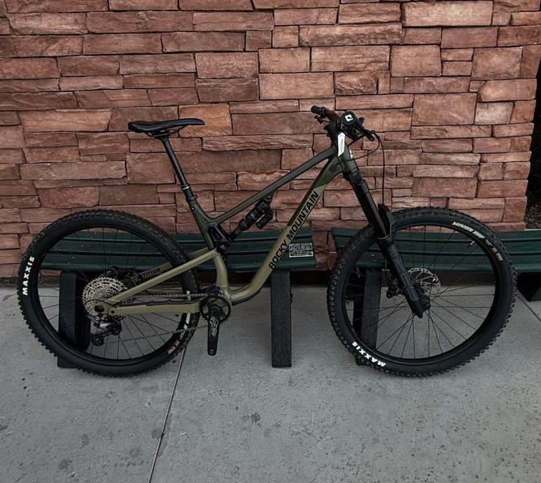 Rocky Mountain Altitude Alloy 30 used in L | buycycle