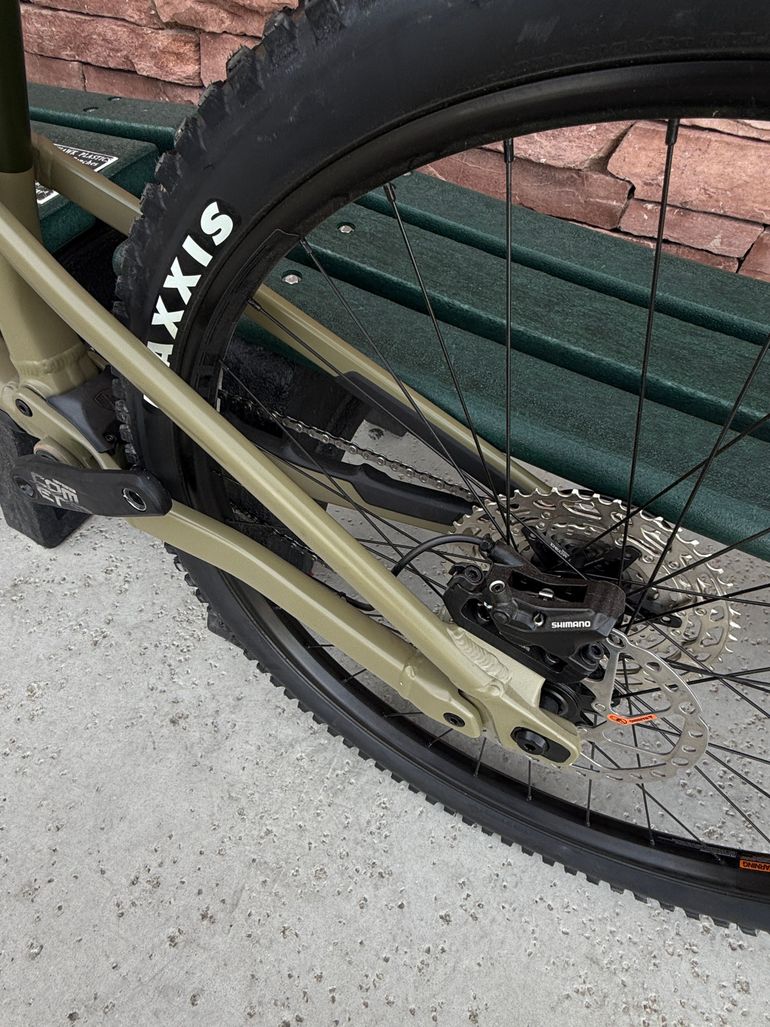 Used Rocky Mountain Altitude Alloy 30 2022 2022 Mountainbike, Green, 27.5, 29 — image 10 of 11