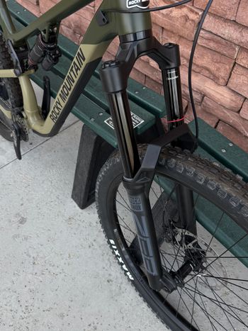 Used Rocky Mountain Altitude Alloy 30 2022 2022 Mountainbike, Green, 27.5, 29 — image 4 of 11