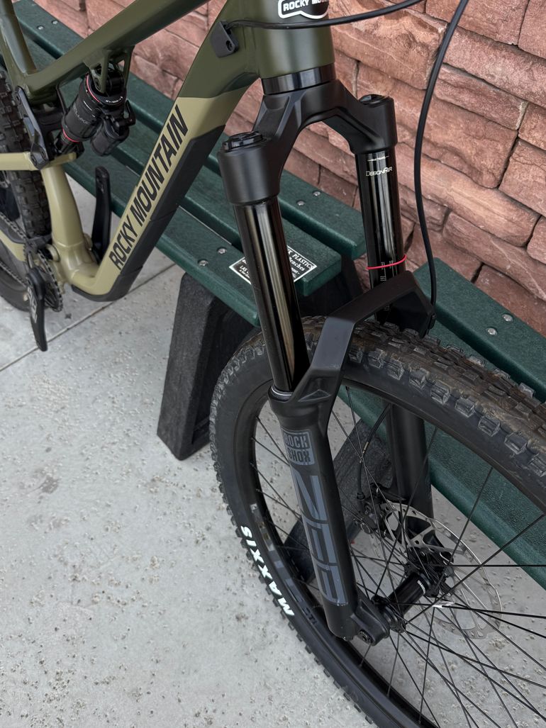 Used Rocky Mountain Altitude Alloy 30 2022 2022 Mountainbike, Green, 27.5, 29 — image 4 of 11