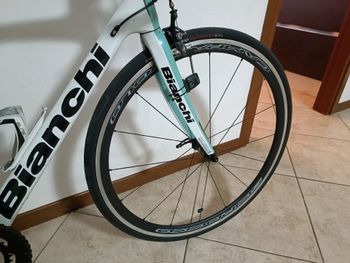 Used Bianchi Infinito Ultegra Compact 2013 2013 Road & Gravel, White — image 3 of 5