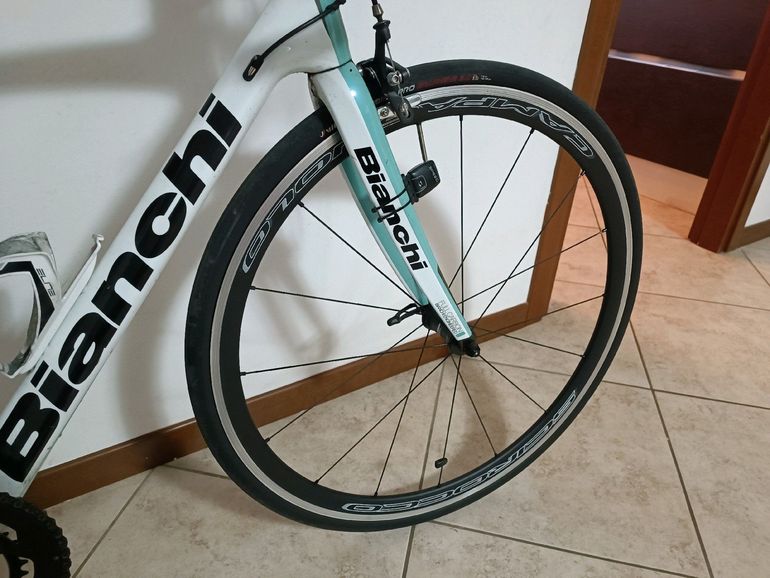 Used Bianchi Infinito Ultegra Compact 2013 2013 Road & Gravel, White — image 3 of 5