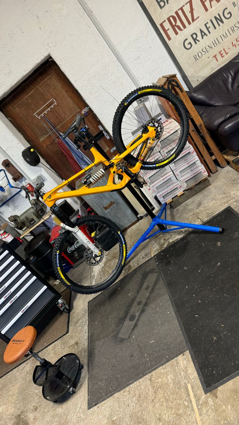 Used YT Industries Capra CORE 3 29 2022 2022 Mountainbike, Orange — image 1 of 14