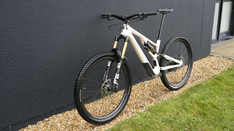 Used Specialized Stumpjumper EVO Pro 2022 Mountainbike, White — image 3 of 21