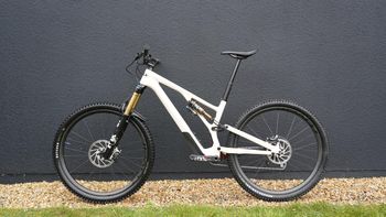 Used Specialized Stumpjumper EVO Pro 2022 Mountainbike, White — image 6 of 21