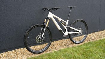 Used Specialized Stumpjumper EVO Pro 2022 Mountainbike, White — image 5 of 21
