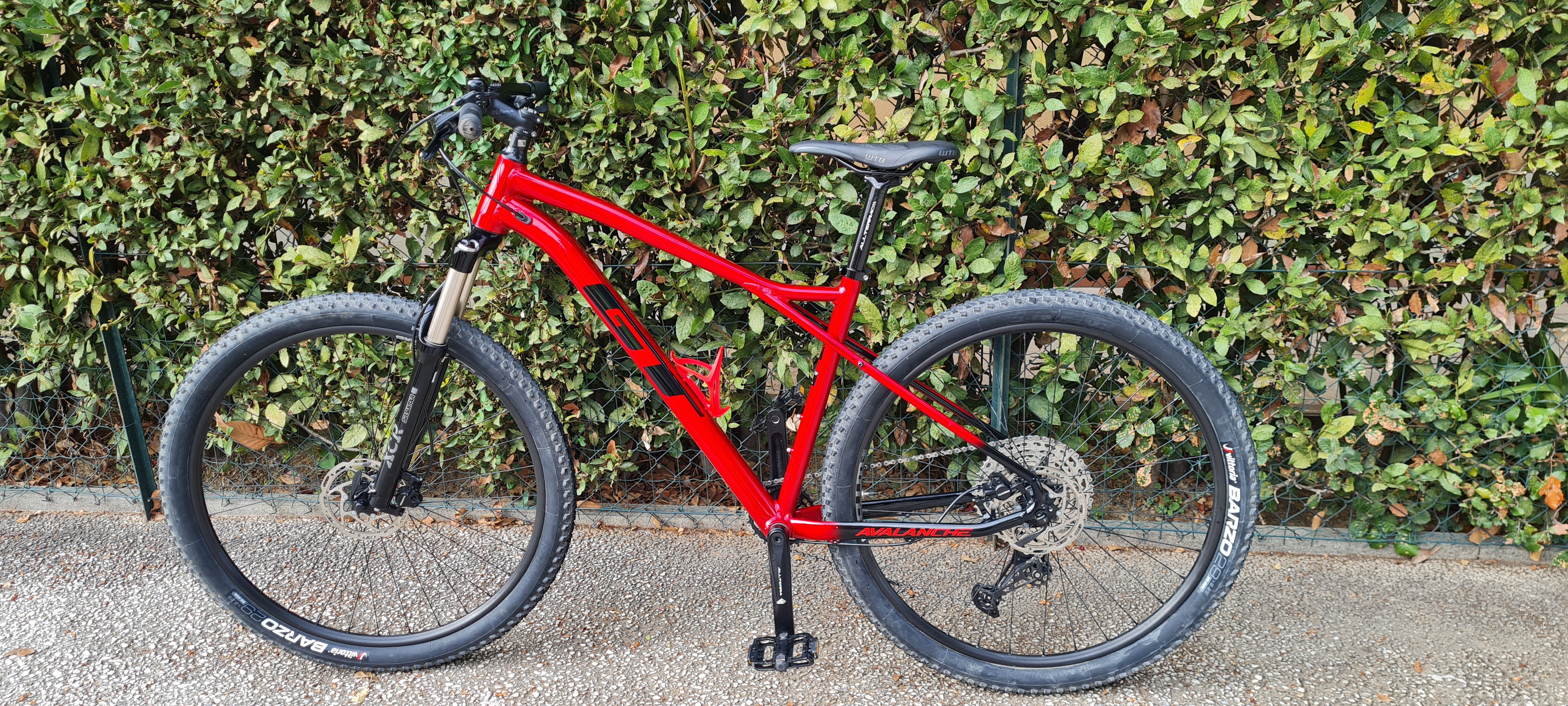 GT Avalanche Elite used in L buycycle USA