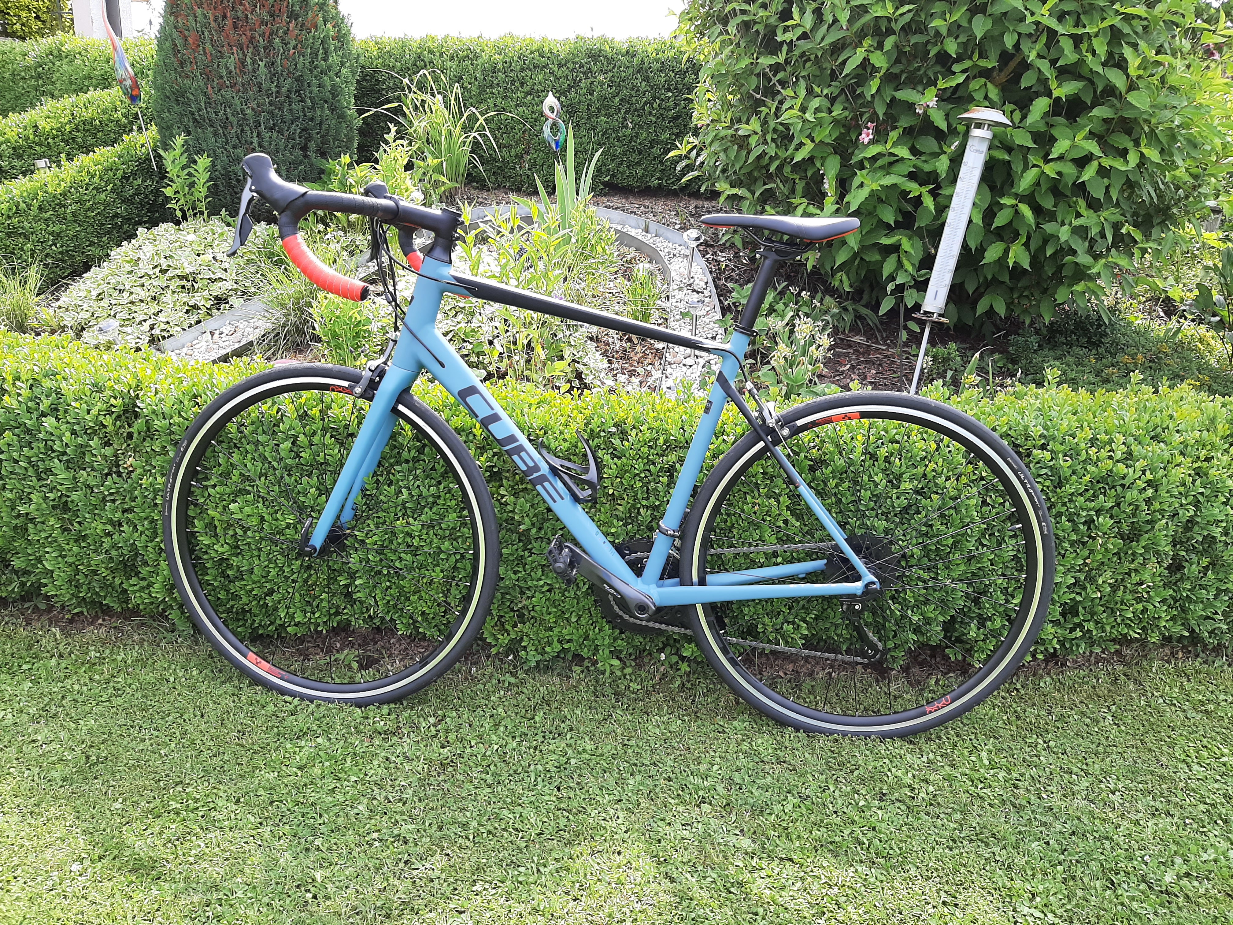 Cube attain deals road bike