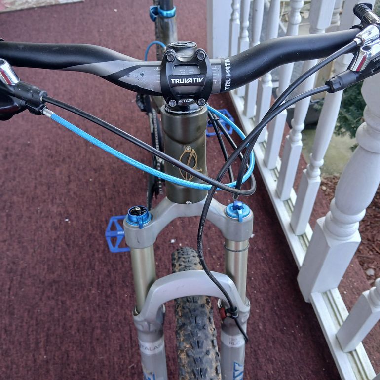 Used IBIS Mojo SL 2011 Mountainbike, Light Gray — image 9 of 25
