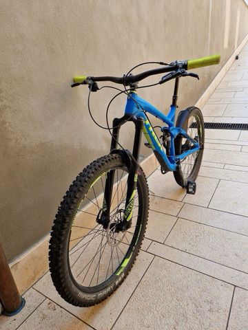 Used Trek Slash 9.8 2018 2018 Mountainbike, Blue, 27.5 (650B) — image 3 of 7