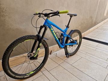 Used Trek Slash 9.8 2018 2018 Mountainbike, Blue, 27.5 (650B) — image 1 of 7