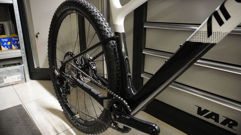 Used ARC8 Evolve HT XT 2023 2023 Mountainbike, White, 29 — image 2 of 3