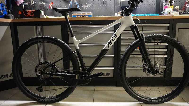Used ARC8 Evolve HT XT 2023 2023 Mountainbike, White, 29 — image 1 of 3
