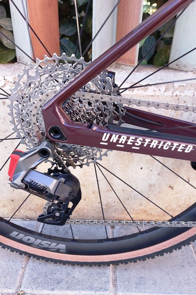 Used BMC URS 01 THREE 2023 Road & Gravel, Red — image 3 of 10