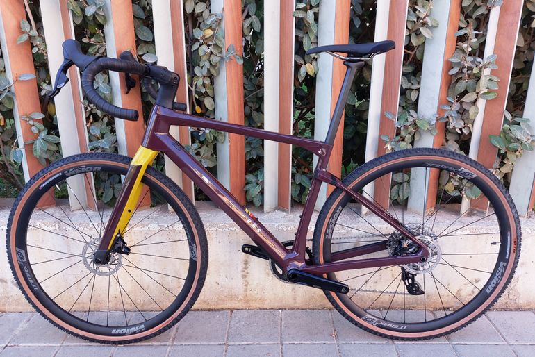 Used BMC URS 01 THREE 2023 Road & Gravel, Red — image 2 of 10