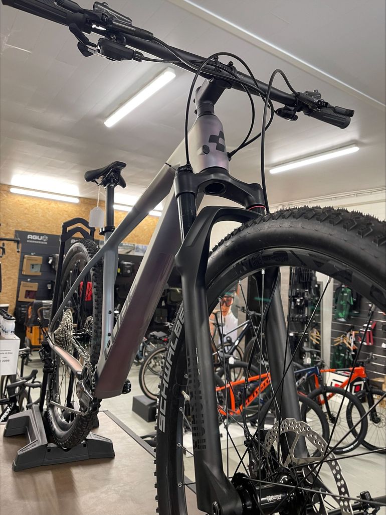 Used CUBE ACCESS WS C:62 PRO 2024 2024 Mountainbike, Purple, 27.5, 29 — image 3 of 3