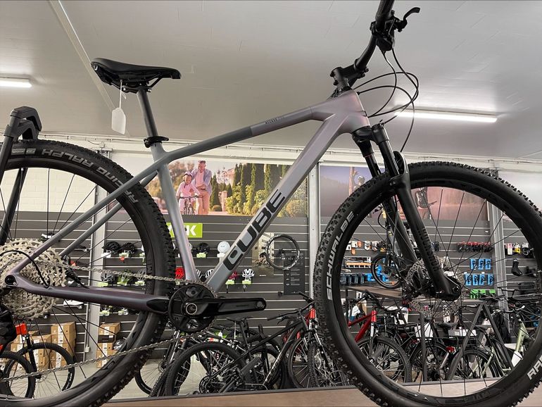 Used CUBE ACCESS WS C:62 PRO 2024 2024 Mountainbike, Purple, 27.5, 29 — image 1 of 3