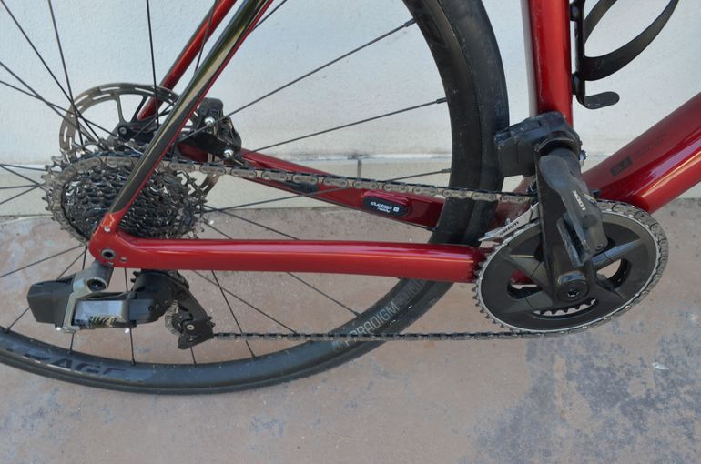 Used Trek Domane SL6 2022 Road & Gravel, Rosso — image 6 of 6