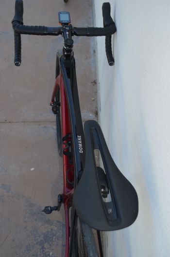 Used Trek Domane SL6 2022 Road & Gravel, Rosso — image 4 of 6