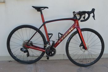 Used Trek Domane SL6 2022 Road & Gravel, Rosso — image 1 of 6