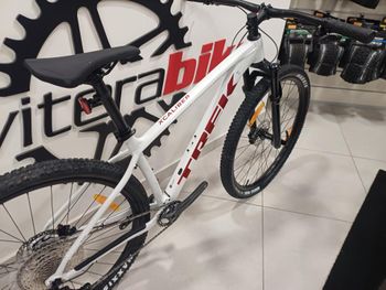 Gebrauchtes Trek X-Caliber 8 2022 2022 Mountainbike, Weiß, 27.5, 29 — Bild 2 von 4