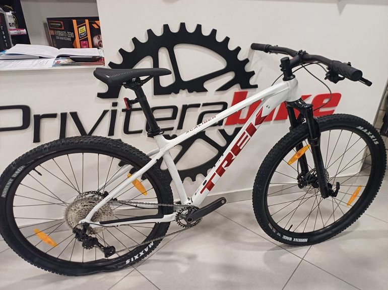 Gebrauchtes Trek X-Caliber 8 2022 2022 Mountainbike, Weiß, 27.5, 29 — Bild 3 von 4