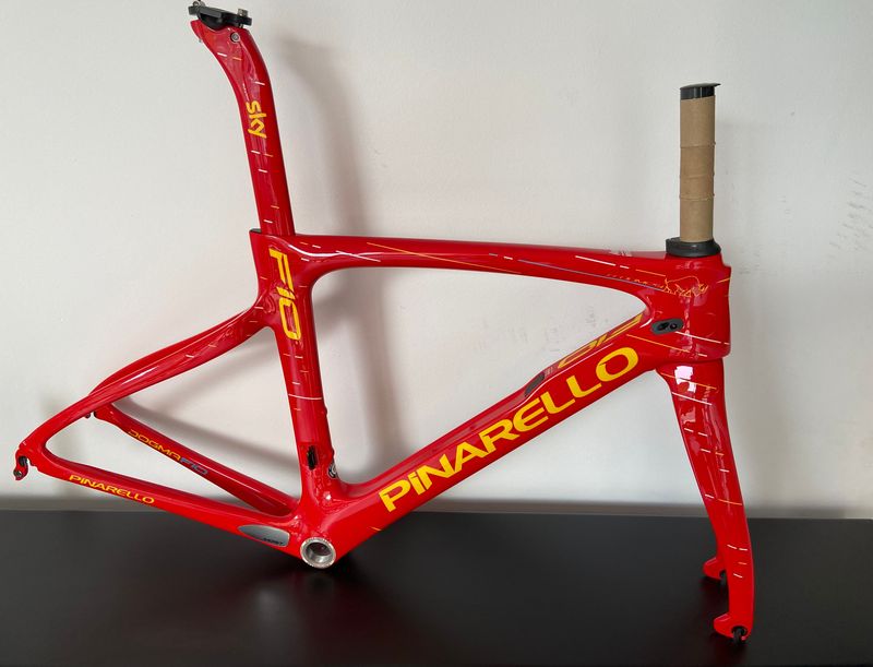 Käytetty Pinarello DOGMA F10 KING OF SPAIN 2017 2017 Road & Gravel