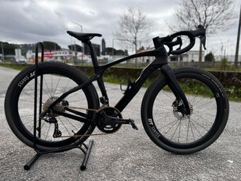 Pinarello, GREVIL F9 - SHIMANO GRX 815Di2