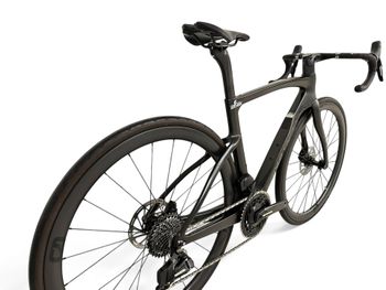 Używany Pinarello F7 SRAM FORCE AXS 2023 2023 Road & Gravel — zdjęcie 3 z 10