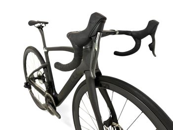 Używany Pinarello F7 SRAM FORCE AXS 2023 2023 Road & Gravel — zdjęcie 8 z 10