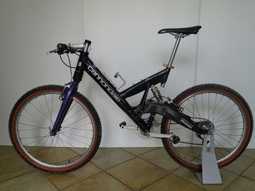 Used Cannondale Super V 2000 1995 Mountainbike, Purple — image 2 of 12