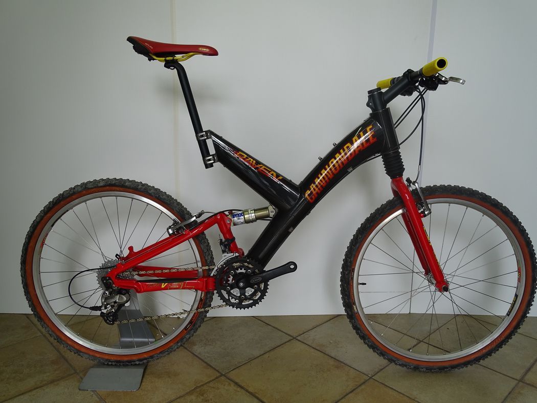 Cannondale CANNONDALE SUPER V RAVEN 2000 1999