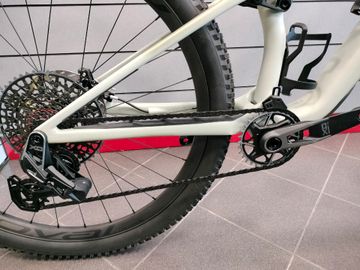 Used Specialized Epic 8 EVO Pro 2024 2024 Mountainbike, Green, 29 — image 3 of 9