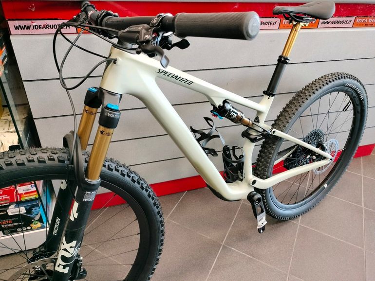 Used Specialized Epic 8 EVO Pro 2024 2024 Mountainbike, Green, 29 — image 9 of 9