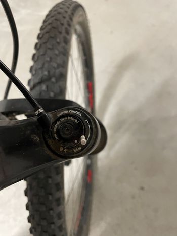 Used Trek X-Caliber 9 2019 2019 Mountainbike, Black, 27.5, 29 — image 6 of 10