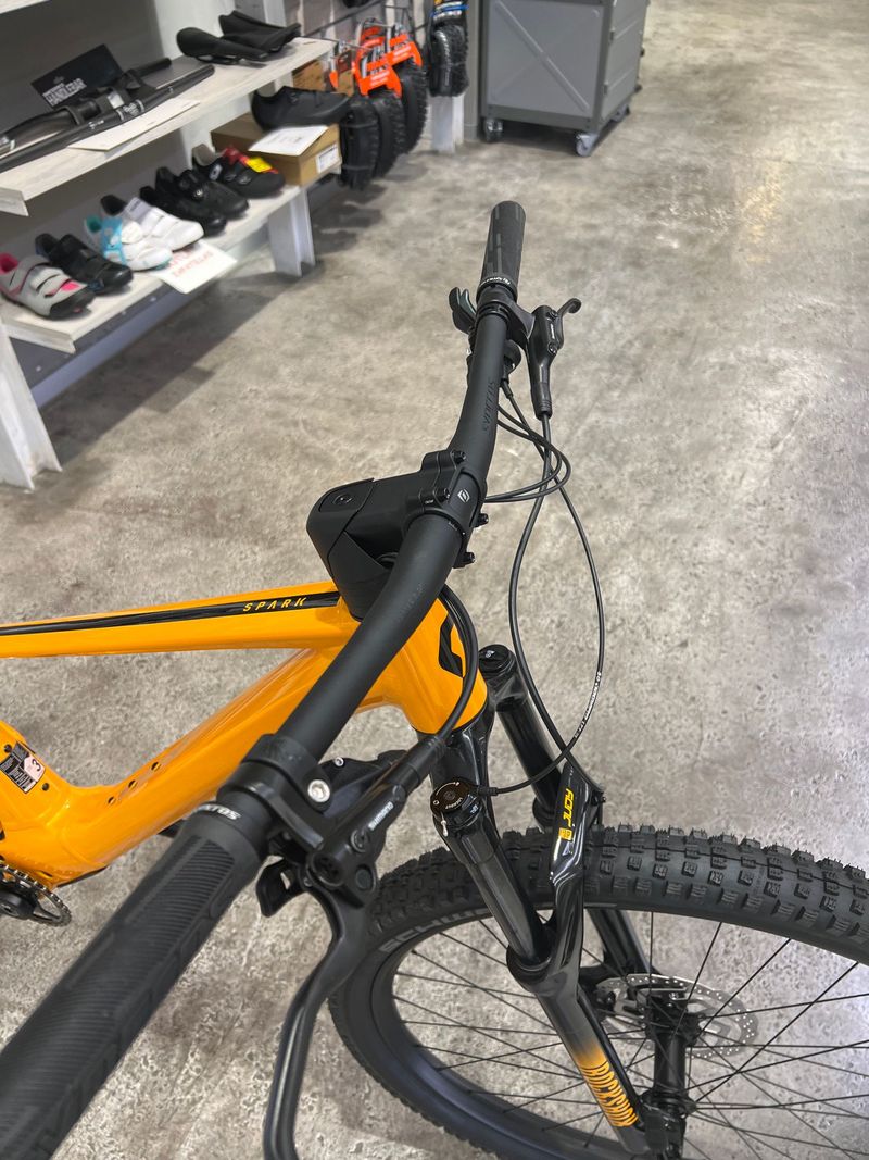 Used Scott Spark 970 2022 2022 Mountainbike, Orange, 29 — image 5 of 8