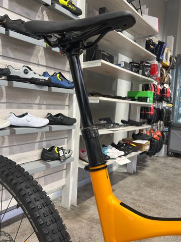 Used Scott Spark 970 2022 2022 Mountainbike, Orange, 29 — image 4 of 8