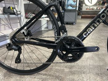 Used Cannondale carbón disc 3 Shimano 105Di2 2024 Road & Gravel, Black — image 3 of 4