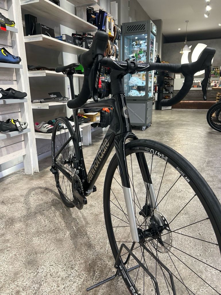 Used Cannondale carbón disc 3 Shimano 105Di2 2024 Road & Gravel, Black — image 2 of 4