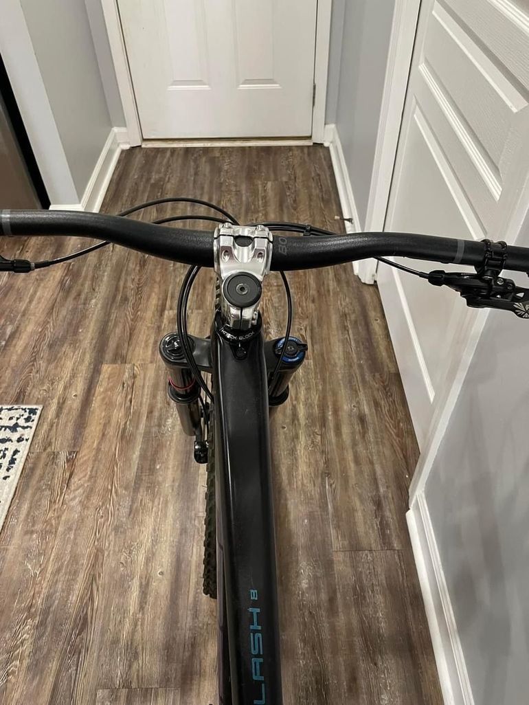 Used Trek Slash 8 29 2019 2019 Mountainbike, Schwarz, 29 — image 2 of 3