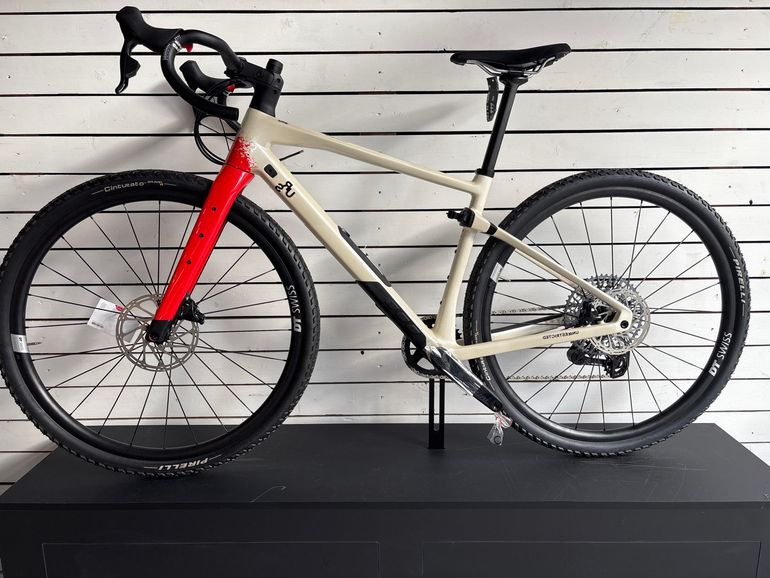 BMC URS 01 FOUR 2024 2024 Road & Gravel usato, Bianco — immagine 2 di 5
