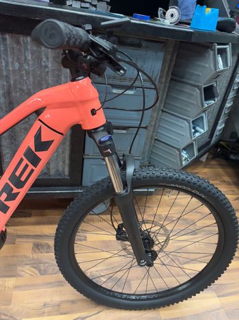 Used Trek Powerfly 4 625W Gen 4 2024 2024 Mountainbike, Red, 29 — image 5 of 7