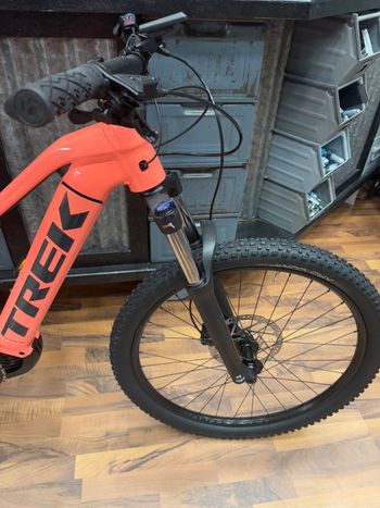 Used Trek Powerfly 4 625W Gen 4 2024 2024 Mountainbike, Red, 29 — image 6 of 7