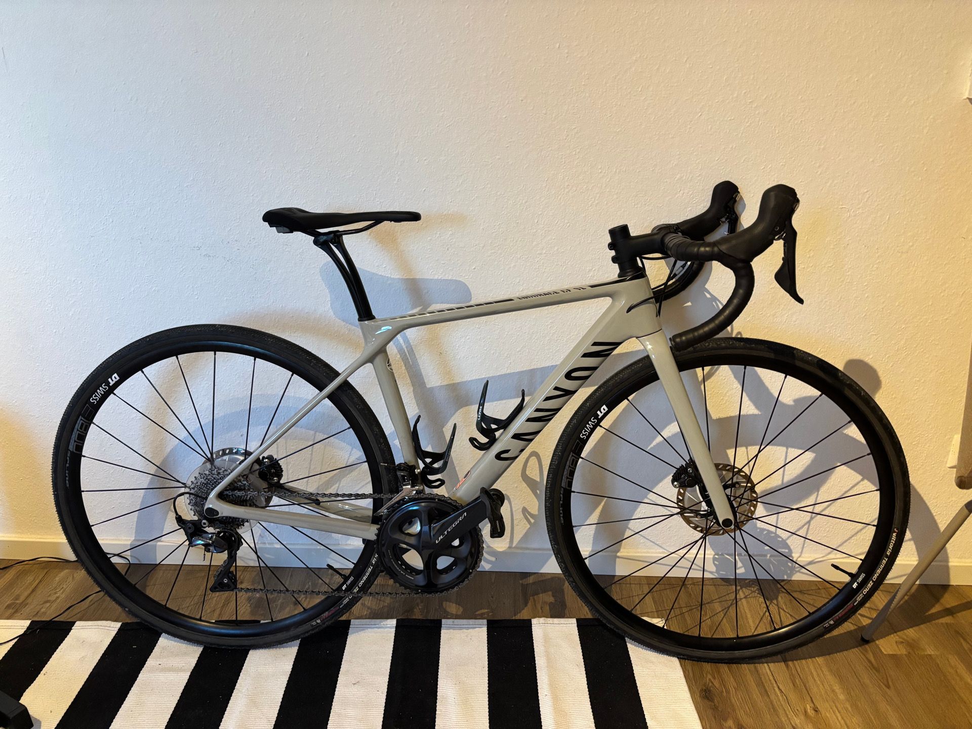 Canyon Endurace CF SL 8 Disc used in XS | buycycle