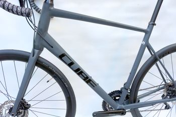 CUBE ATTAIN SLX 2023 2023 Road & Gravel usato, Grigio chiaro — immagine 12 di 16